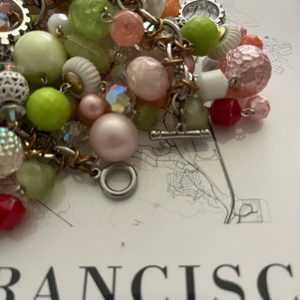 Coquette maximalist beaded bracelet - Picture 4 of 5